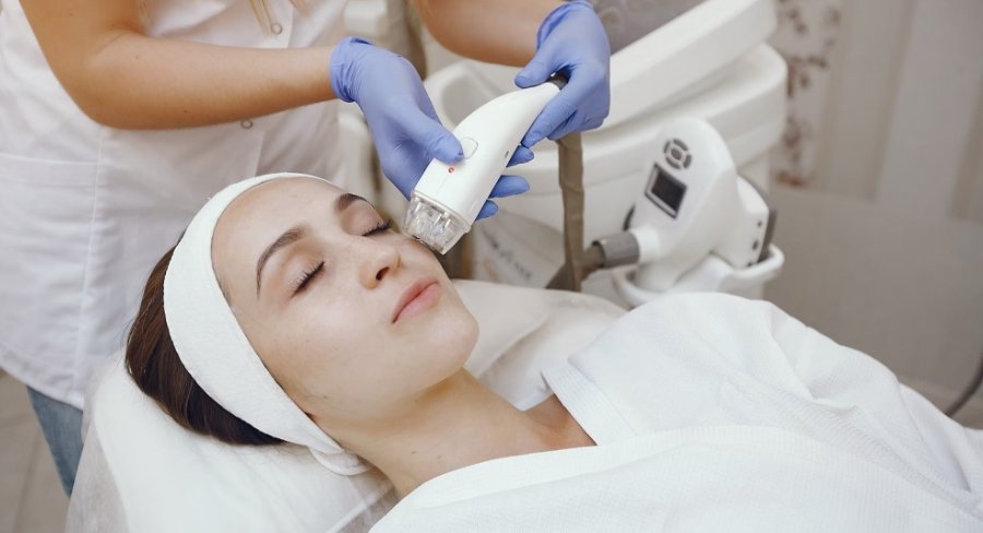 advance-diploma-in-aesthetics-and-professional-makeup-course-by-IBI-International
