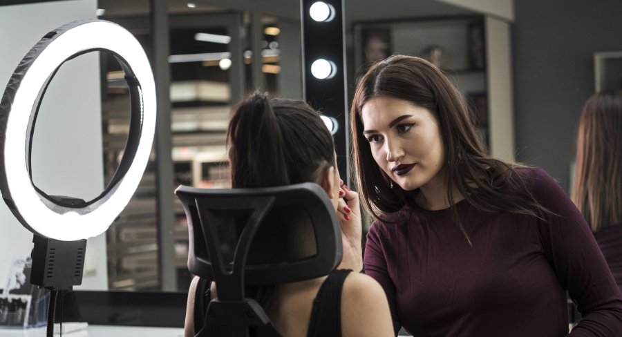 advance-diploma-in-cosmetology-and-professional-makeup-course-by-IBI-International