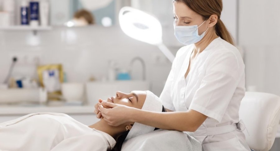 diploma-in-cosmetology-course-by-IBI-International
