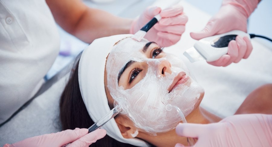 diploma-in-medical-cosmetology-course-by-IBI-International